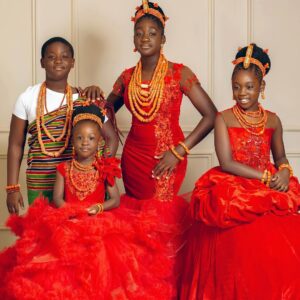 Mercy Johnson Instagram - Esan to the worldā¦ā¦. Oria nor bha dagie e , elo bha e
Who can interpret?
All I have is Familyā¤ļø All that matters is Familyā¤ļø
@princeodiokojie ā¤ļø
@theokojiekids ā¤ļø
Styling @rogerstimi of @styledbytimi
My Outfit @zichaelwoman
The girls Outfit @cathystephenofficial
Makeup @dudus.signature
Hair @okukubeautyhub
Photo @extrememinds_photography