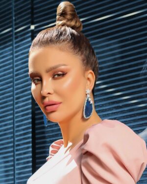 Merna Shalfoun Instagram - أبلغ عزيزاً في ثنايا القلب منزله أني وان كنت لا ألقاه ...ألقاه😌 وإن طرفي موصول برؤيتهً وإن تباعد عن سكناي سكناهُ ياليته يعلم ياااليته يعلم أني لست أذكرهُ وكيف أذكره إذ لستُ أنساهُ 😉😍 يسعد مساكم بالخير كل الخير والحب لي بالدنيا ...اشتقتلكن وبحبكن كتير💋🤍 @miladhannoun @ahmad_zamlout @manalajaj @manolia.official #سوريا #دمشق #بيروت #لبنان #الاردن #العراق #فلسطين #مصر #ليبيا #سلطنة_عمان #الامارات_العربية_المتحدة #دبي #ابوظبي #السعودية #البحرين #قطر #الكويت #المغرب_العربي #تونس #السودان #الجزائر #الوطن العربي