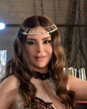 Merna Shalfoun Instagram - ذكريات بقيت بصور لطيفة … اتذكر اجمل ايام تصوير بالصيف لي مضى فيلم #كازي_روز 🌟😊 الايام الحلوة مامنقدر ننساها 🤍#دمشق_الياسمين #لبنان #بيروت#الاردن#العراق#فلسطين#مصر#ليبيا#السودان#دبي#الامارات_العربية_المتحدة #الكويت#السعودية#البحرين#قطر#سلطنة_عمان #المغرب_العربي #تونس#الجزائر#العالم العربي ➡️💫💜