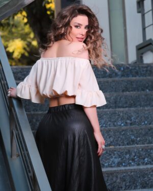 Merna Shalfoun Instagram - كوني جميلة كما أنتِ لاتحاولي أن تثبتي لاحدهم بأندك عادلة أو هادئة أو مهذبة لاتبحثي عن رضا الآخرين بل عن رضاكي وراحة قلبك وعقلك ،كوني كما خلقك الله جميلة بطباعك وصمتك وكلامك وعنادك وكل مافيكِ ،كوني أنتِ🥰...اشتقتلكن كتييييرررر يا أغلى الناس دايماً♥️😍🙏🏻 #سوريا #دمشق #بيروت #لبنان #الاردن #العراق #فلسطين #مصر #ليبيا #سلطنة_عمان #الامارات_العربية_المتحدة #دبي #ابوظبي #السعودية #البحرين #قطر #الكويت #المغرب_العربي #تونس #السودان #الجزائر #الوطن العربي ♥️