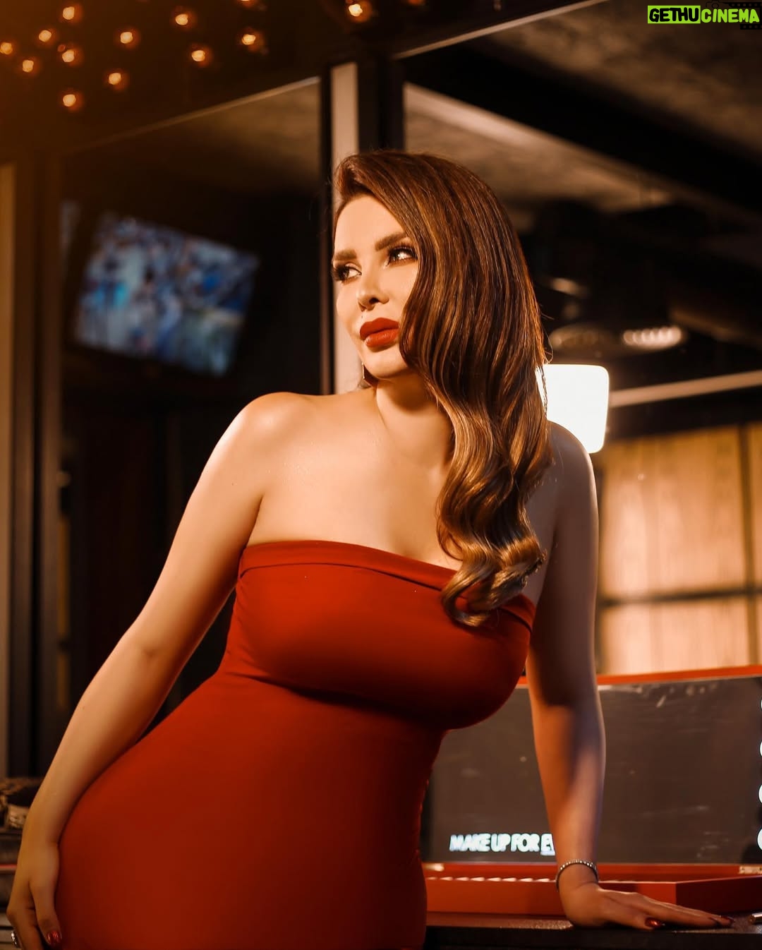 Merna Shalfoun - 28.4K Likes - Merry christmas  انشالله كل ايامكن اعياد و راحة بال وأمان ومحبة وينعاد عليناوع بلدنا الحبيب سوريا  بألف خير وع كل الدنيا يارب 🙏🏻🎄 بحبكن ...ميلاد يسوع 🙏🏻🙏🏻🙏🏻♥️♥️♥️🎄🎄🎉🎊🎁💋 #سوريا #دمشق #بيروت #لبنان #الاردن #العراق #فلسطين #مصر #ليبيا #سلطنة_عمان #الامارات_العربية_المتحدة #دبي #ابوظبي #السعودية #البحرين #قطر #الكويت #المغرب_العربي #تونس #السودان #الجزائر #الوطن العربي♥️