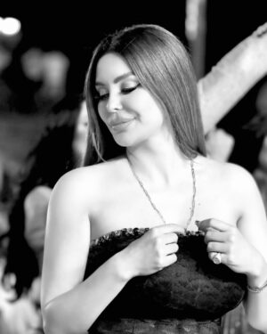 Merna Shalfoun Instagram - مساكم أمل بحياة اجمل ومتل مابتتمنو🙏🏻🦋🤍🖤🤍#دمشق_الياسمين #لبنان #بيروت#الاردن#العراق#فلسطين#مصر#ليبيا#السودان#دبي#الامارات_العربية_المتحدة #الكويت#السعودية#البحرين#قطر#سلطنة_عمان #المغرب_العربي #تونس#الجزائر#العالم العربي🤍🖤