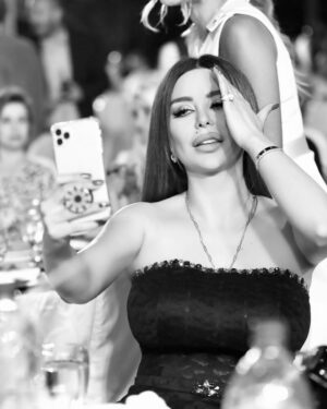 Merna Shalfoun Instagram - مساكم أمل بحياة اجمل ومتل مابتتمنو🙏🏻🦋🤍🖤🤍#دمشق_الياسمين #لبنان #بيروت#الاردن#العراق#فلسطين#مصر#ليبيا#السودان#دبي#الامارات_العربية_المتحدة #الكويت#السعودية#البحرين#قطر#سلطنة_عمان #المغرب_العربي #تونس#الجزائر#العالم العربي🤍🖤
