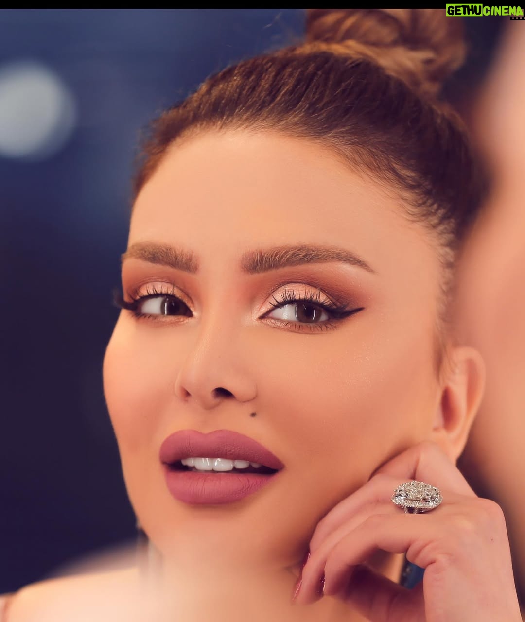 Merna Shalfoun - 12.7K Likes - قل لمن تحب أحبك أخبره بذلك دائماً ،وأخبر مرتدي الملابس الجميلة انها جميلة وبيّن للرائع أنه رائع وجميل ،كن لطيفاً جميلاً ناشراً للسعادة لك ولمن حولك لأن كل ماستفعله سيعود إليك 👌🏻😊يسعد مساكم هاد مساء المحبين المحبين وبس يا أغلى الناس وروح الروح 🙏🏻☺️😍 💋#سوريا #دمشق #بيروت #لبنان #الاردن #العراق #فلسطين #مصر #ليبيا #سلطنة_عمان #الامارات_العربية_المتحدة #دبي #ابوظبي #السعودية #البحرين #قطر #الكويت #المغرب_العربي #تونس #السودان #الجزائر #الوطن العربي #ثقة_بالله #ثقة_بالنفس #ارتقاء #الحمد_لله_دائما_وابدا 🙏🏻❤️❤️. ابداع @miladhannoun تصوير @ahmad_zamlout ❤️💋