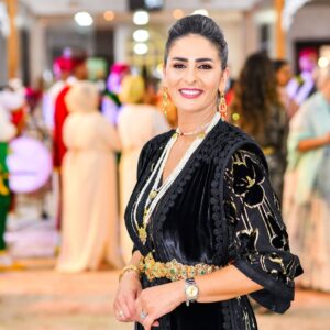 Meryem Zaïmi Instagram - 1,2 or 3 ? 😊
Quand le talent rencontre la bienveillance, le résultat dépasse tout ce que j’imaginais. Merci à vous de m’avoir fait sentir belle, forte et moi-même. ✨🤍✨
💄: @tariq_baina
💍: @bijouya_by_firdaous
💇♀️: @simohairstyle_officiel
👗: @regaliabyhindberrada
📸: @photo_maxime_officiel
#mariage #friendship #glow #glam #elegant #party #insta #instapic #love #lovemyfans #caftan #morocco #rabat