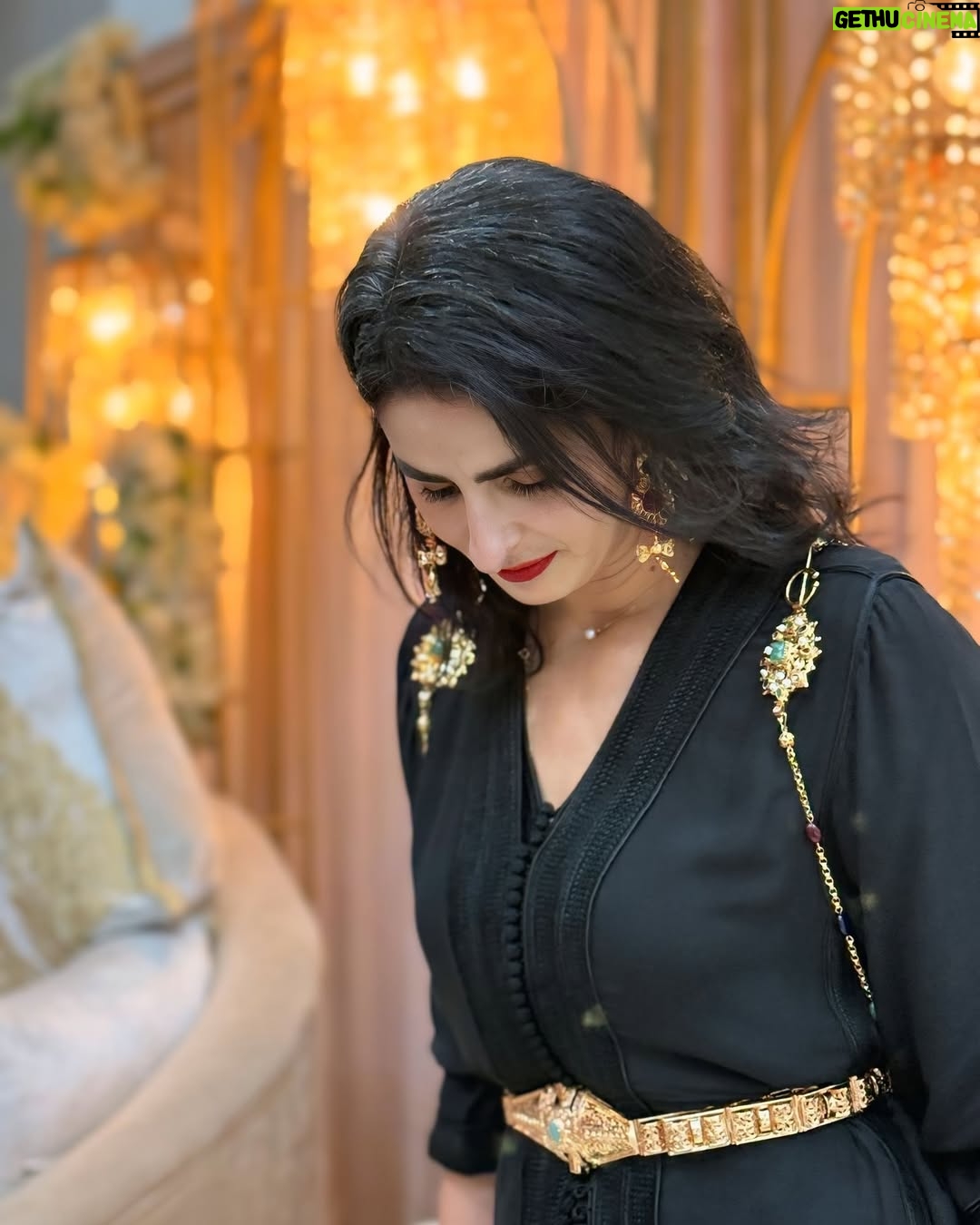 Meryem Zaïmi - 21.1K Likes - 🖤💛
You can either live just logically or
Magically - the Choice is yours.

Tenue : @negafa_dar_benjelloun ✨
Bijoux : @bijouya_by_firdaous ✨
