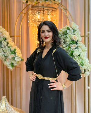 Meryem Zaïmi Instagram - 🖤💛
You can either live just logically or
Magically - the Choice is yours.
Tenue : @negafa_dar_benjelloun ✨
Bijoux : @bijouya_by_firdaous ✨