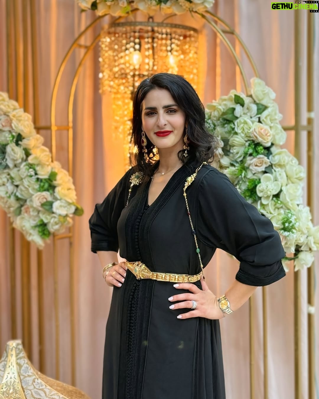 Meryem Zaïmi - 21.1K Likes - 🖤💛
You can either live just logically or
Magically - the Choice is yours.

Tenue : @negafa_dar_benjelloun ✨
Bijoux : @bijouya_by_firdaous ✨