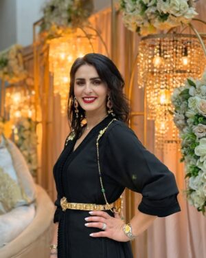 Meryem Zaïmi Instagram - 🖤💛
You can either live just logically or
Magically - the Choice is yours.
Tenue : @negafa_dar_benjelloun ✨
Bijoux : @bijouya_by_firdaous ✨