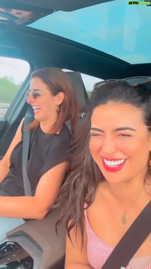 Meryem Zaïmi - 23.5K Likes - وااا رامي نفسك في الهلاك 😂

نحبكم 💞

#مريم_الزعيمي 
#ساندية_تاج_الدين 

😂💞..