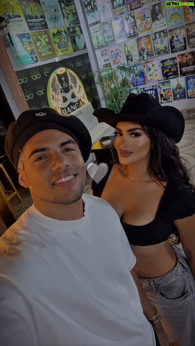 Micheille Soifer - 15.7K Likes - Estoy orgullosa de ti , y siii me muero por ti 😮‍💨🤤 @gley_cdlh 

Y terminamos la semana con esta nuevita recién salida del horno ! Cuéntales ! Espero la disfruten ♥️ es lindo sentir cosas bonitas por alguien y ser correspondido ✨🥹 sean felices ! Y que no les importe el qué dirán !!!!!!