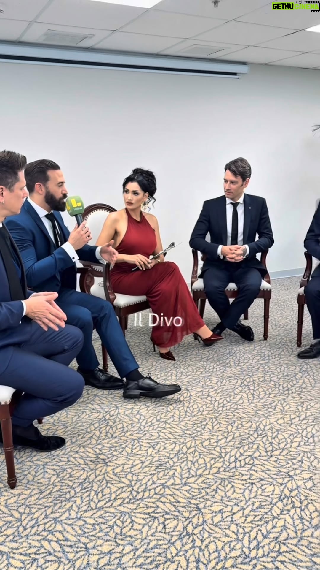 Micheille Soifer - 18.6K Likes - Feliz de conocerlos y compartir en una entrevista ♥️muy linda . Los admiro hace muchos años , y realmente son increíbles , hoy no me pierdo el concierto ! ✨ @ildivo @sebastienizambard @stevenlabrie @divodavidmiller #ursbuhler