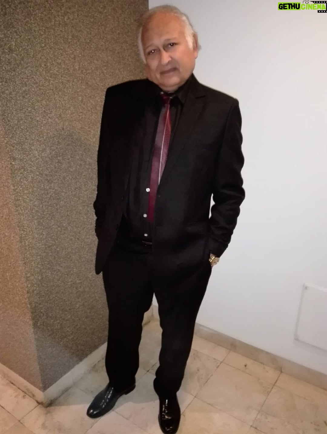 Micheille Soifer - 11.7K Likes - Feliz día a mi Padre ! Ustedes no imaginan el amor que le tengo a mi papá . El es el amor de mi vida . Deseo cada día de mi vida estar a tu lado papito , pronto iré a verte ! Doy gracias a Diosito por tu vida, por haberme elegido como tu hijita , no sabes el honor que es para mí serlo . Te haré sentir orgulloso cada día , debo dar la talla , ser hija tuya es una responsabilidad 🥹 tú eres increíble y debo representarte siempre . Tu, mami, hermanos y sobrinos son el motivo el cual me levanto a diario a luchar en esta carrera tan difícil y ustedes están en cada paso que Doy . Te amo papito . Mi marino hermoso . Te amo te amo te amo ! ♥️ hoy y todos los días celebro tu vida papi . Te honro y respeto . Te admiro y amo , gracias por todo lo que has hecho por mí y mis hermanos . Hoy lo haces con tus nietos . Cómo le pido a Dios siempre . Que el hombre que sea mi esposo debe tener un poquito de ti por lo menos , un poquito de ese corazón tan noble que tienes . Con eso me conformo ! Feliz día papá ! 

#felizdiapapa #felizdíadelpadre #papa #papito #amor #micheillesoifer #marcossoifer #soifer #lossoifer