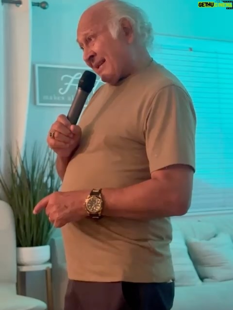 Micheille Soifer - 11.7K Likes - Feliz día a mi Padre ! Ustedes no imaginan el amor que le tengo a mi papá . El es el amor de mi vida . Deseo cada día de mi vida estar a tu lado papito , pronto iré a verte ! Doy gracias a Diosito por tu vida, por haberme elegido como tu hijita , no sabes el honor que es para mí serlo . Te haré sentir orgulloso cada día , debo dar la talla , ser hija tuya es una responsabilidad 🥹 tú eres increíble y debo representarte siempre . Tu, mami, hermanos y sobrinos son el motivo el cual me levanto a diario a luchar en esta carrera tan difícil y ustedes están en cada paso que Doy . Te amo papito . Mi marino hermoso . Te amo te amo te amo ! ♥️ hoy y todos los días celebro tu vida papi . Te honro y respeto . Te admiro y amo , gracias por todo lo que has hecho por mí y mis hermanos . Hoy lo haces con tus nietos . Cómo le pido a Dios siempre . Que el hombre que sea mi esposo debe tener un poquito de ti por lo menos , un poquito de ese corazón tan noble que tienes . Con eso me conformo ! Feliz día papá ! 

#felizdiapapa #felizdíadelpadre #papa #papito #amor #micheillesoifer #marcossoifer #soifer #lossoifer