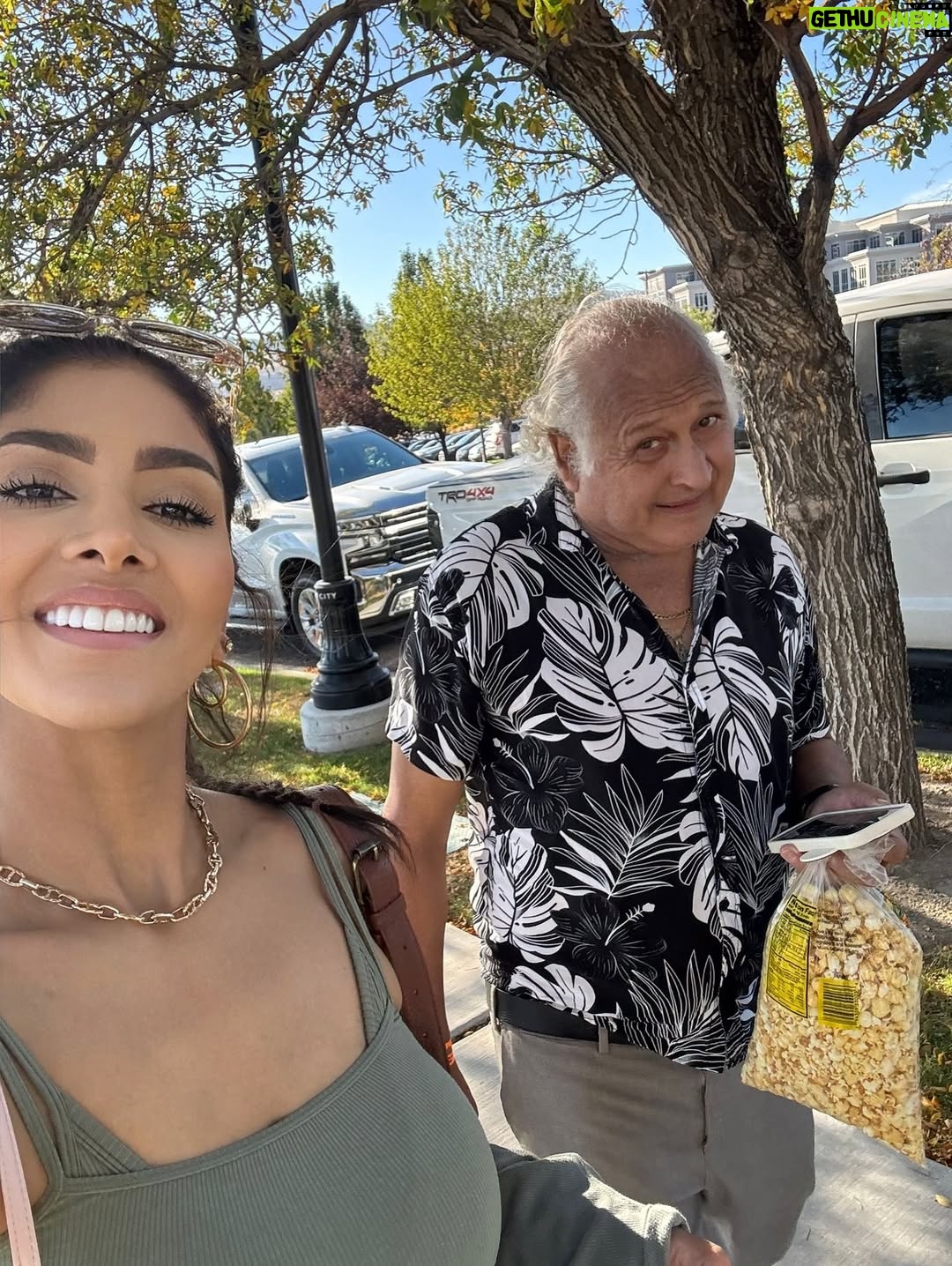 Micheille Soifer - 11.7K Likes - Feliz día a mi Padre ! Ustedes no imaginan el amor que le tengo a mi papá . El es el amor de mi vida . Deseo cada día de mi vida estar a tu lado papito , pronto iré a verte ! Doy gracias a Diosito por tu vida, por haberme elegido como tu hijita , no sabes el honor que es para mí serlo . Te haré sentir orgulloso cada día , debo dar la talla , ser hija tuya es una responsabilidad 🥹 tú eres increíble y debo representarte siempre . Tu, mami, hermanos y sobrinos son el motivo el cual me levanto a diario a luchar en esta carrera tan difícil y ustedes están en cada paso que Doy . Te amo papito . Mi marino hermoso . Te amo te amo te amo ! ♥️ hoy y todos los días celebro tu vida papi . Te honro y respeto . Te admiro y amo , gracias por todo lo que has hecho por mí y mis hermanos . Hoy lo haces con tus nietos . Cómo le pido a Dios siempre . Que el hombre que sea mi esposo debe tener un poquito de ti por lo menos , un poquito de ese corazón tan noble que tienes . Con eso me conformo ! Feliz día papá ! 

#felizdiapapa #felizdíadelpadre #papa #papito #amor #micheillesoifer #marcossoifer #soifer #lossoifer