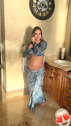 Michelle Lewin Instagram - She says she’s missing the 👠 but I’ll post it anyway… Isn’t she just absolutely amazing?❤️ I am one lucky SOAB (and I know it)/ Jimmy  #JimmycitoOnTheWayHurray