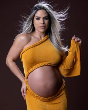 Michelle Lewin Instagram - Somehow I can clearly hear “The Winds of Change”🎶
And it’s not far away.
Not far away at all…❤️
Photo by @maymartinezphotography