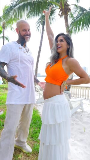 Michelle Lewin Instagram - 🤰🏼🫶🏻