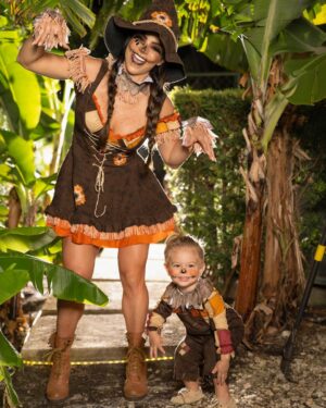Michelle Lewin Instagram - Halloween 2024 🎃 
Scarecrow 🐦‍⬛