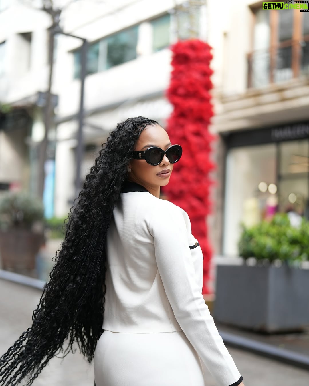 Mihlali Ndamase - 88.7K Likes - take me back to the beauty that is Istanbul 🇹🇷 

Part 2 of my Turkey vlog is now live on my YouTube channel, click the link in my bio to watch 🤍

Braided by @solange_hair on @malakytsa