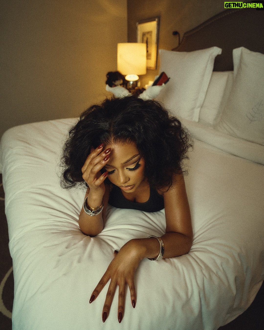 Mihlali Ndamase - 101.7K Likes - Let's take it back to the 1970's 🪩

Ph. @lakhe_91photography @jabukiing 
Creative Direction: @lakhe_91photography 
Location: @fsjohannesburg @fourseasons 
Glam: @thepenthousebeautystudio 
Styling & wardrobe: @96watergun