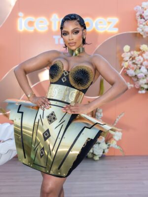Mihlali Ndamase Instagram - Sealing a successful day with a toast @icetropez.official_africa, a family affair🥂🤍

#TasteTheRiviera

Not for sale to persons under the age of 18. Drink responsibly.