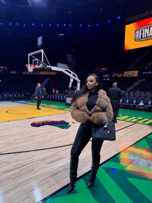 Mihlali Ndamase Instagram - kicking it front row 🏀