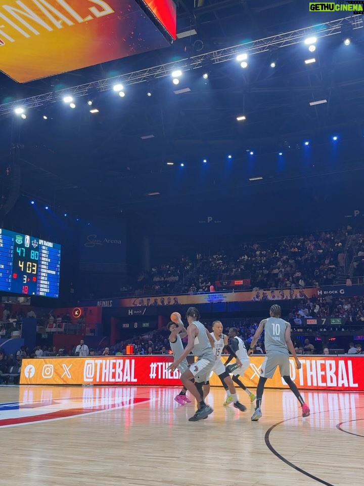 Mihlali Ndamase - 102.8K Likes - kicking it front row 🏀