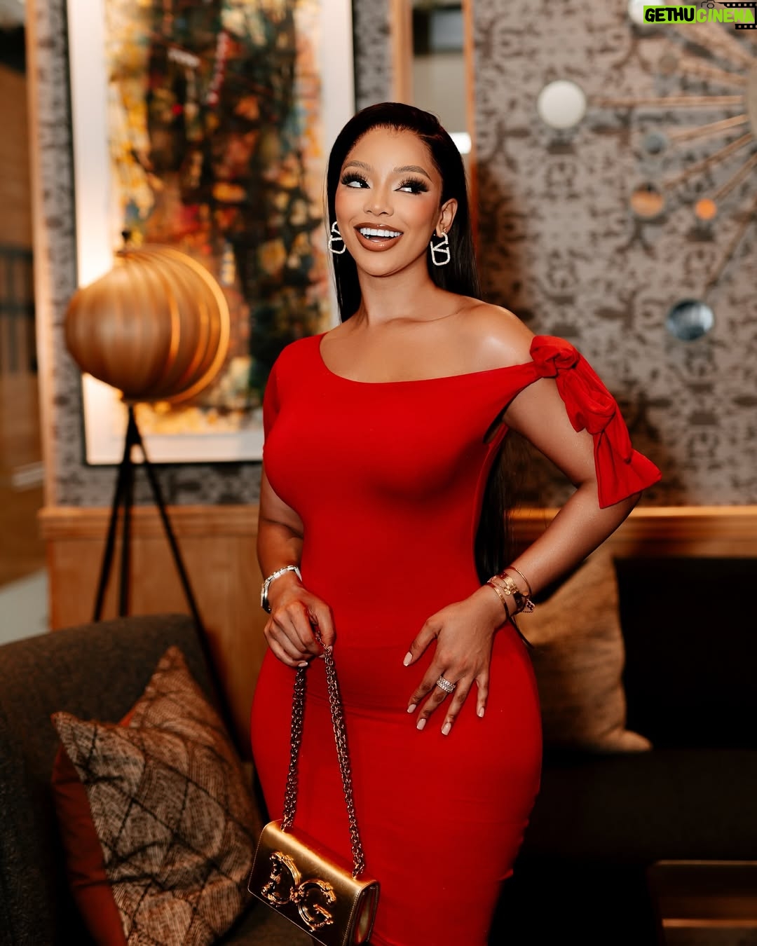 Mihlali Ndamase - 77.9K Likes - Minister of Beauty. 

dress: @teestylish_sa 
MUA: @malakytsa @asisiphomkabile
Ph. @kpaparazzi_