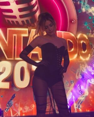 Milett Figueroa Instagram - Lista 🪐
@elcantandooficial - @americatv ⚡️
st @cnavar
- @elo.agustin
Make up @pereyrafabi @room.efe
Hair @bellinamkp @room.efe
Dress @hausofthena
Joyas @jeanpierrejoyeros
Zapatos @mono.fuk