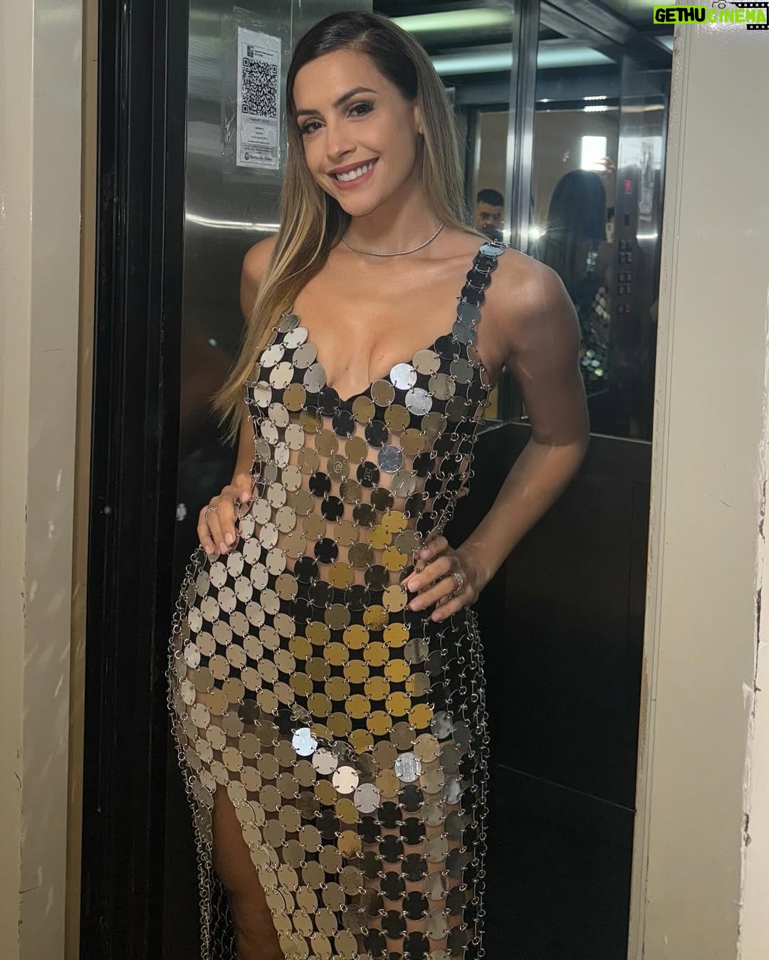 Milett Figueroa - 52.1K Likes - Otra noche 🪩 - 
@elcantandooficial 💃🏻 @americatv 
Gracias por acompañarnos siempre 😍💫♥️

St @eloagustin
Make Up @franperez.makeup @room.efe
Pelo @diejaniot @cav.professional 
Look @muchabrand
Joyas @jeanpierrejoyeros
Uñas @estudio.berni