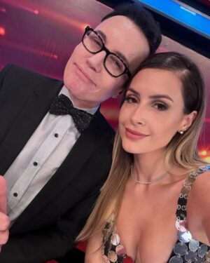 Milett Figueroa Instagram - Otra noche 🪩 -
@elcantandooficial 💃🏻 @americatv
Gracias por acompañarnos siempre 😍💫♥️
St @eloagustin
Make Up @franperez.makeup @room.efe
Pelo @diejaniot @cav.professional
Look @muchabrand
Joyas @jeanpierrejoyeros
Uñas @estudio.berni