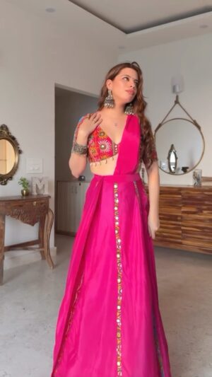 Mili Lakhmani Instagram - GRWM for Garba šāØ Nothing makes me happier than wearing my own creation from @shoplakhmanis š„°š«¶š»
This lehenga is everything I wanted ā vibrant colors, lightweight comfort, and a dupatta you can play around with for endless styling.š
Perfect for dancing your heart out this Navratri. šø #GarbaReady
Navratri lehenga ,Garba outfit 2025, Navratri lehenga choli , Festive lehenga for women Lightweight lehenga for Garba, Navratri outfit ideas , Designer lehenga for Garba , Traditional lehenga for Navratri , festive with lakhmanis