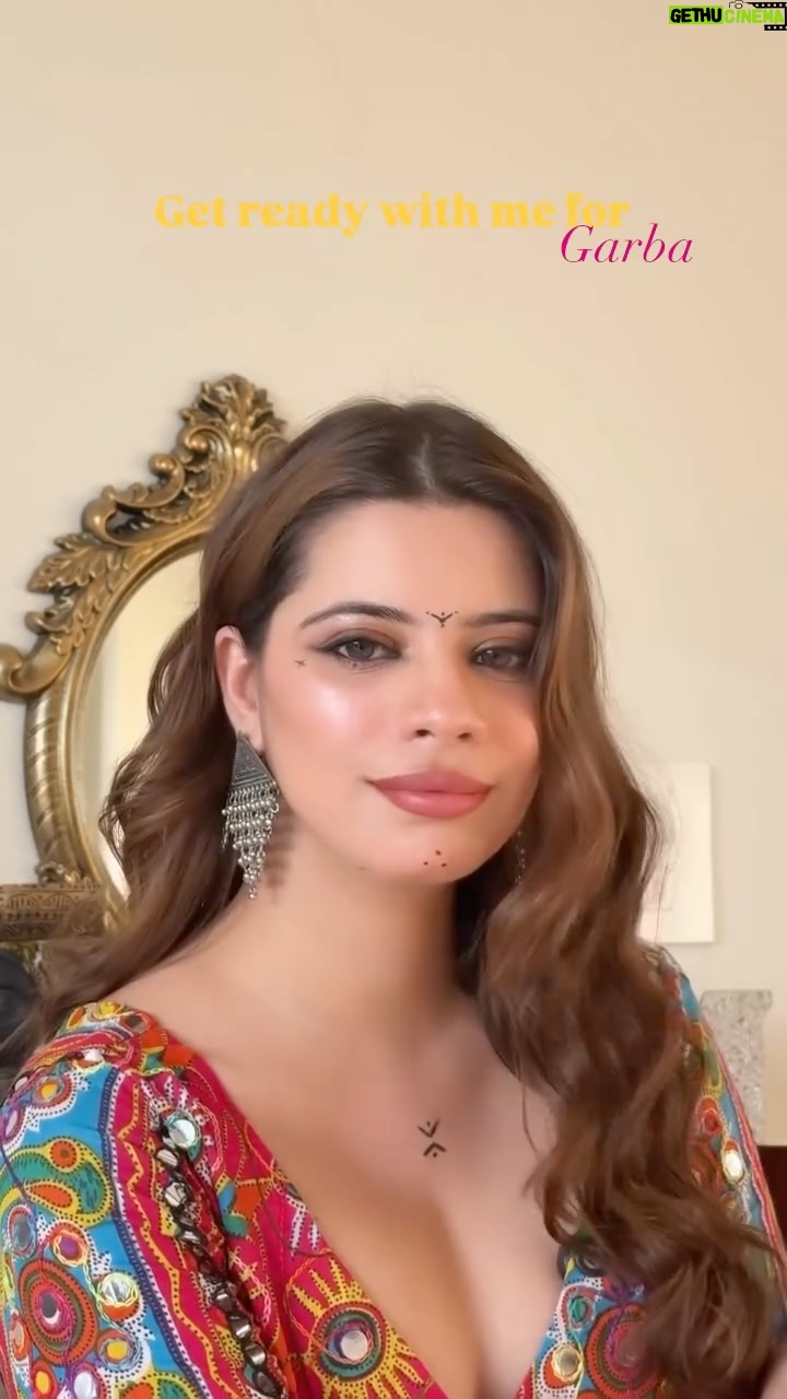 Mili Lakhmani - 3.1K Likes - Part one of our Garba Glam series is all about those sultry smokey eyes and soft curls!🫶🏻

Learn how to create a festive night-out makeup look that’s perfect for Garba season. Stay tuned for the full outfit reveal in part two! ✨

Product used:
Bubble toner @whayunsul_official 
Skin tint @houseofmakeupofficial face anything 
1st Kajal @trysugar 
2nd Kajal @lovetc.beauty 
Highlighter @officialswissbeauty 

Smokey eye makeup for Garba ,Festive Garba night look , Indian festive makeup,  tutorial Garba fashion 2025 ,Easy smokey eye tutorial for Indian festivals