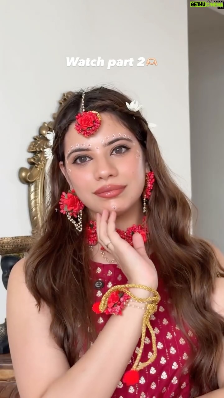 Mili Lakhmani - 55K Likes - Radha Rani’s timeless grace for Janmashtami! 🌸✨ 
In this first part, I’ve recreated her classic look with a gopi dot hack and flower  jewelry. 
Stay tuned for the second part to see the complete transformation! 

Did you know? Radha Rani’s adornments were not just for beauty, but a symbol of her divine love. ❤️ 

#Janmashtami #RadhaRani #FestiveLook #Traditional #grwm #stylingvideo #gopidothack #makeup