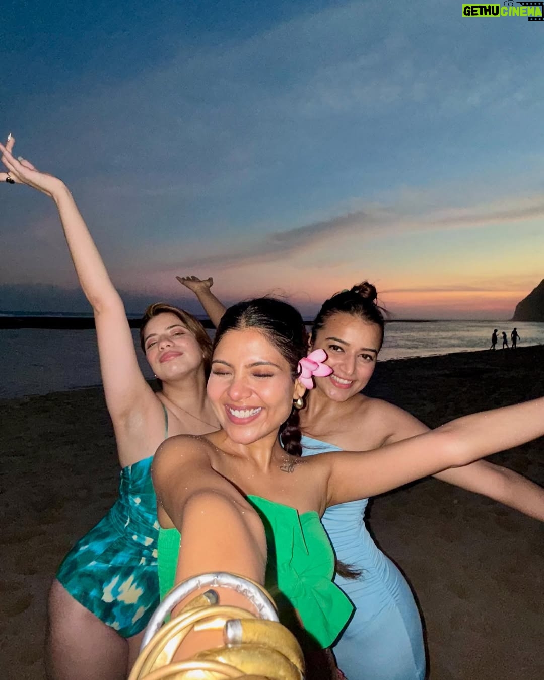 Mili Lakhmani - 3.9K Likes - Just a girl and her little island love affair 🌺🌴 #balidump
