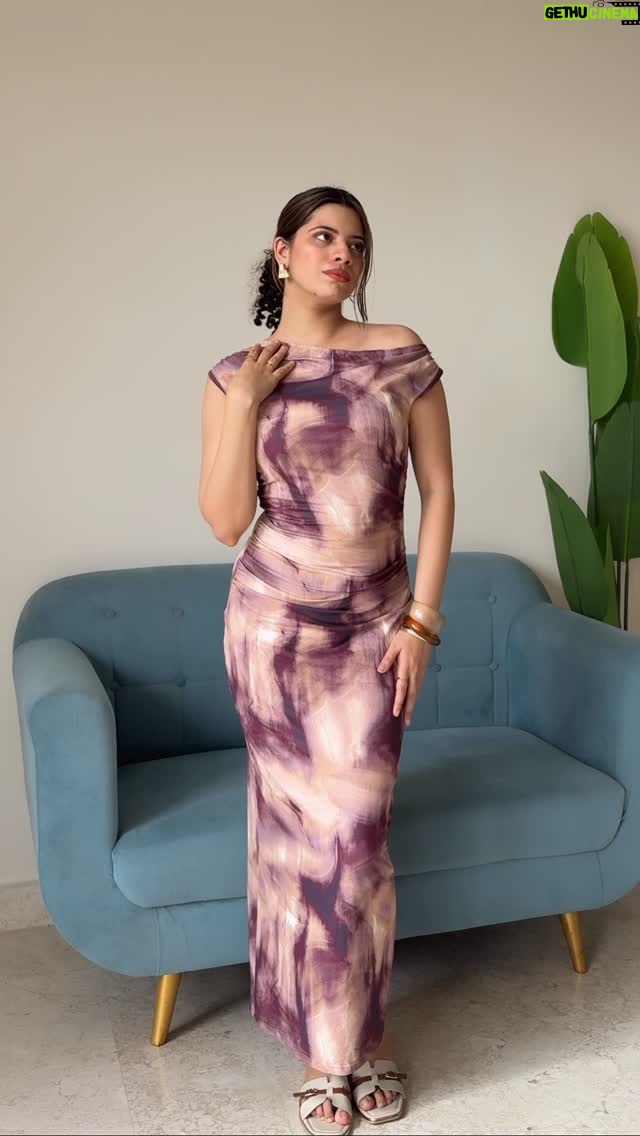 Mili Lakhmani - 2.1K Likes - Comment for links ✨

First dress : Crossed jumpsuit- just love the look very comfy too ( the one I’m wearing in the start) 

Second dress: Bodycon dress- sooo hot! Love how this looks on me ❤️

Third look: pants- look at the colours and it’s very comfy! 

With brown gathered top perfect for your date looks 🙈

Last black top- to must have for casual looks ✨

Use my code for some extra discounts; Mili84 ❤️❤️

#stylingvideo #haulvideo #savanahaul #savanasquad #shoppingtime
