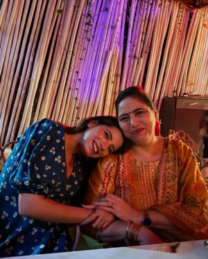 Mili Lakhmani Instagram - Celebrating my mom’s birthday in the most heartwarming way @bigtreecafegurgaon ! 🌸 The ambiance was perfect, the food was absolutely delicious, and the vibe was just unbeatable! My family and I had the best time ❤️✨
and I’ve already been back twice since! Highly recommend it! 🎉✨
#FamilyTime #BirthdayCelebration #CafeLove”
