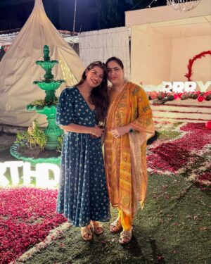 Mili Lakhmani Instagram - Celebrating my mom’s birthday in the most heartwarming way @bigtreecafegurgaon ! 🌸 The ambiance was perfect, the food was absolutely delicious, and the vibe was just unbeatable! My family and I had the best time ❤️✨
and I’ve already been back twice since! Highly recommend it! 🎉✨
#FamilyTime #BirthdayCelebration #CafeLove”