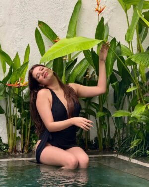 Mili Lakhmani Instagram - Just a girl and her little island love affair 🌺🌴 #balidump