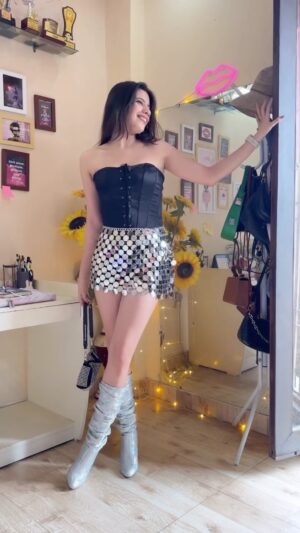 Mili Lakhmani Instagram - One of my best styling! ā¤ļø
Love how this turned out to be š¤
Skirt @gplt.in
Corset got it offline š«¶
How do you all like it with or workout blazer?
#grwm #stylingvideo #ootd #outfitinspo #partylook #birthdaylook