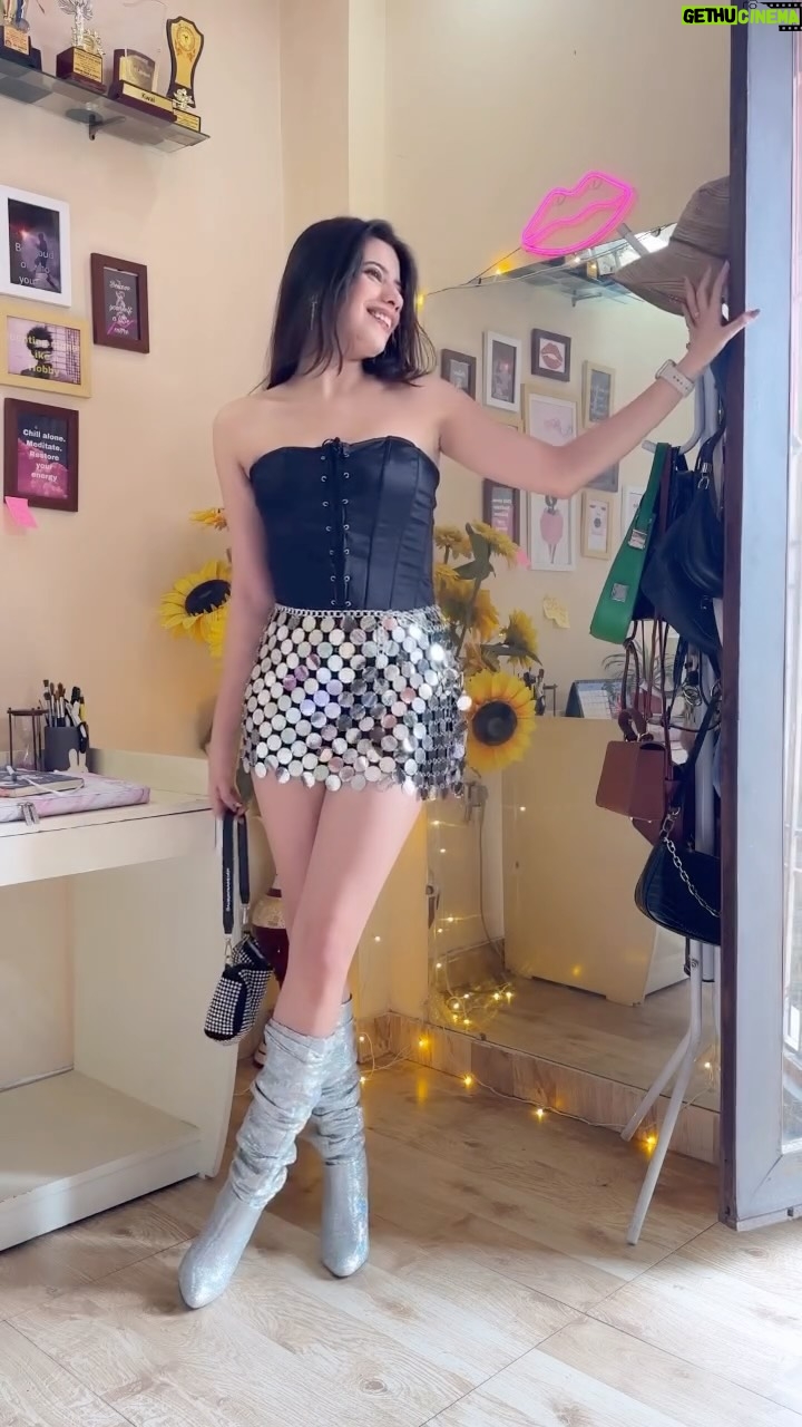 Mili Lakhmani - 5.2K Likes - One of my best styling! ❤️

Love how this turned out to be 🤭
Skirt @gplt.in 
Corset got it offline 🫶

How do you all like it with or workout blazer? 

#grwm #stylingvideo #ootd #outfitinspo #partylook #birthdaylook
