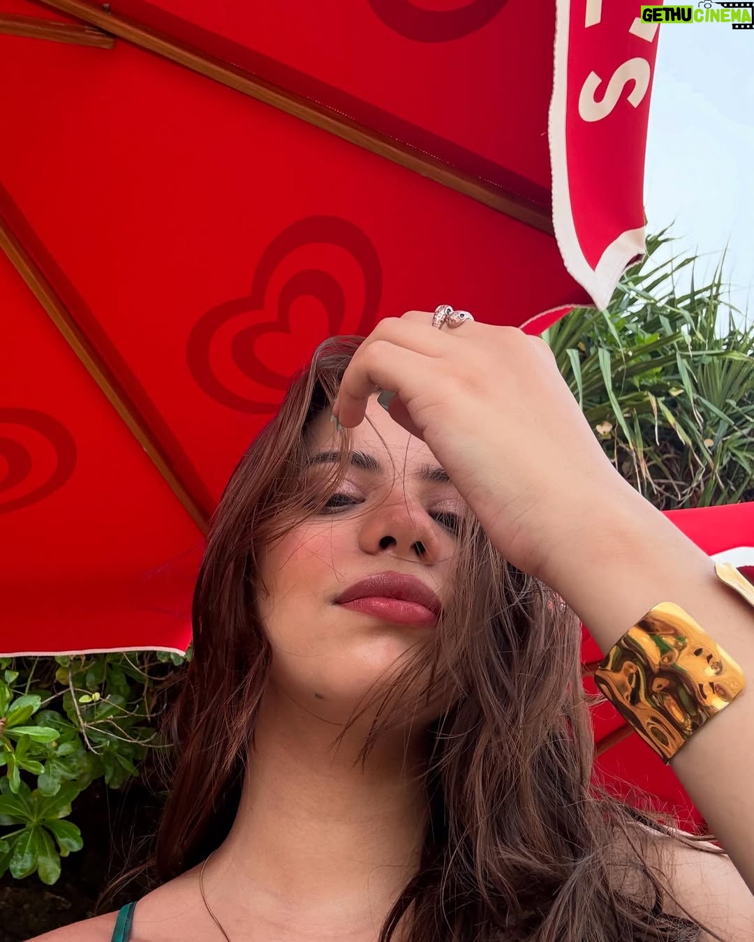 Mili Lakhmani - 3.9K Likes - Just a girl and her little island love affair 🌺🌴 #balidump