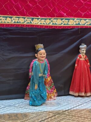 Mili Lakhmani Instagram - That was truly an experience to remember.š„°
Celebrated my brothers bday @ghoomarvillage and we all loved it so much! āØ
From mesmerizing puppet shows to fascinating astrology, magical performances, and even a relaxing head massage, every corner was filled with culture. The traditional music, delicious food, and fun games made it a perfect family outing. We celebrated my brotherās birthday there, and it was truly a unique and wholesome experience. W/ @mywall.me š«¶š»
#birthdaycelebrations #rajasthani #ghoomarvillage