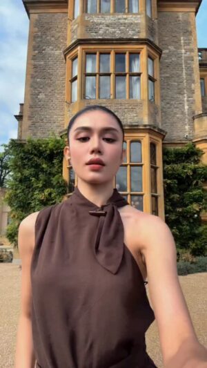 Mimi Lana Instagram - Occupation: Princess 🤎🌠

@longchamp