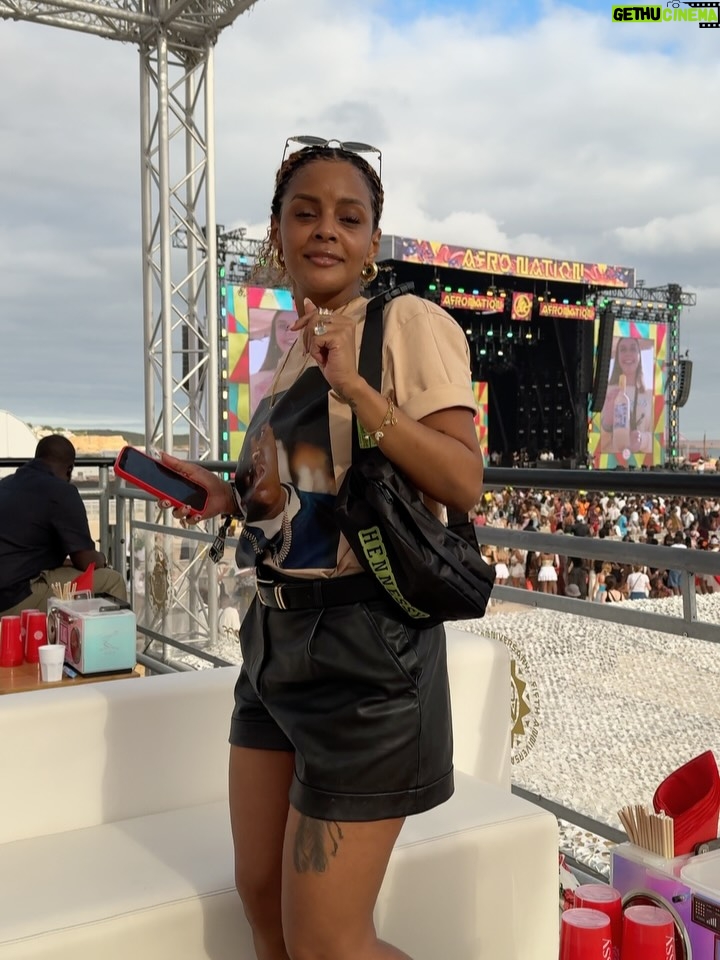 Mimi Mars - 59K Likes - Afro Nation 🙌🏾 such an amazing experience my summer vacation has been totally worth it 🎉 

@hennessy @afronation #hennessyxafronation