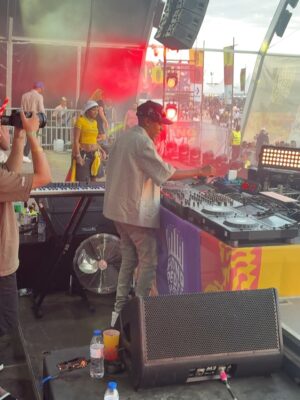 Mimi Mars Instagram - Afro Nation 🙌🏾 such an amazing experience my summer vacation has been totally worth it 🎉
@hennessy @afronation #hennessyxafronation