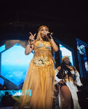 Mimi Mars Instagram - Castle lite superior sets stage was Lit 🔥