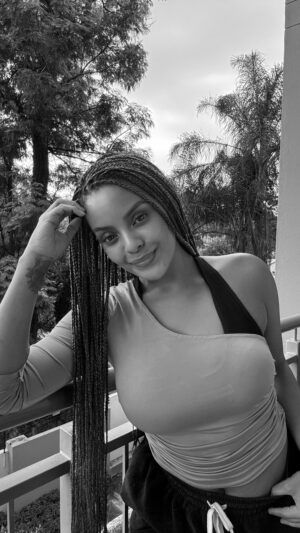 Mimi Mars Instagram - 1. Kuharibiwa vifaa
2. Kuibiwa
3. Kuvunjiwa vitu
4. Kuunguziwa mashuka
5. Kuchanganyiwa nguo rangi
6. Vimbwanga vingi lakini vinachangamsha 😅
zako ni zipi ningependa kusoma kwenye comments niadisie