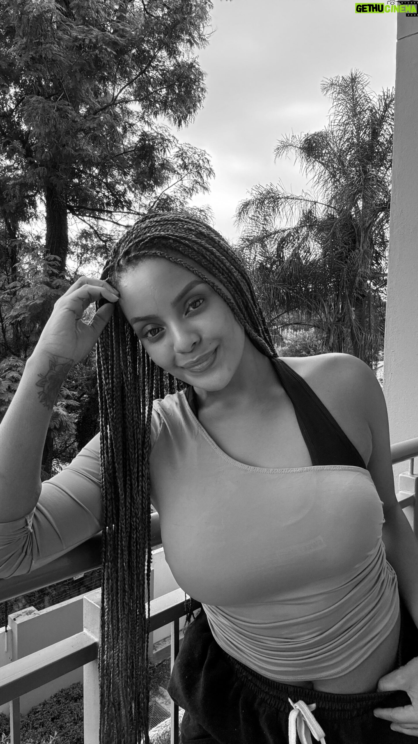 Mimi Mars - 44.5K Likes - 1. Kuharibiwa vifaa
2. Kuibiwa
3. Kuvunjiwa vitu
4. Kuunguziwa mashuka 
5. Kuchanganyiwa nguo rangi 
6. Vimbwanga vingi lakini vinachangamsha 😅
 zako ni zipi ningependa kusoma kwenye comments niadisie